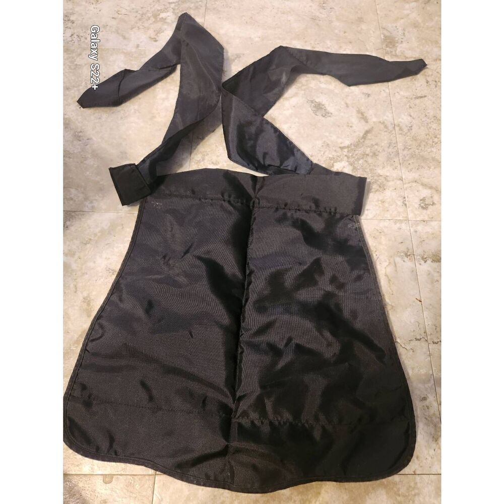 SL Small black serving apron with patch pockets - Picture 3 of 3